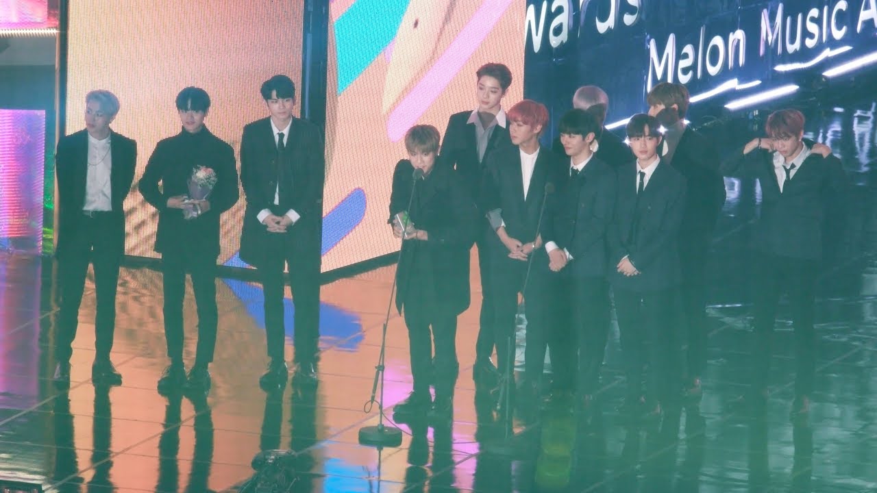 워너원(Wanna One) 수상모음( 댄스 남자 부문  톱10 + 올해의 레코드)[4K 직캠]@181201 락뮤직