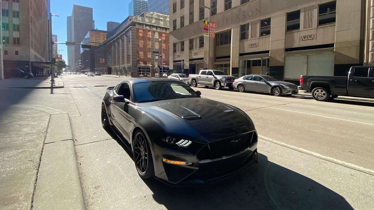 Straight Piped 2018 Mustang GT Terrorizes downtown...(Crazy LOUD)