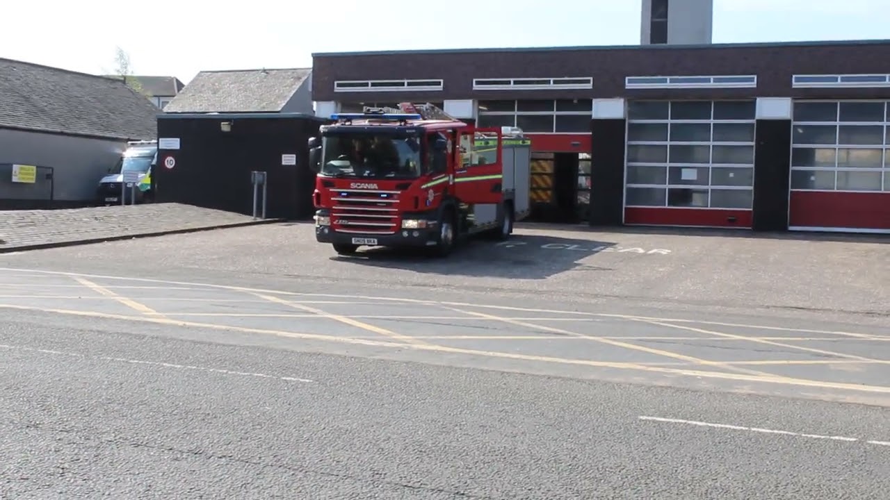 TWO TONES Crewe Toll's Second Pump Turnout - Scottish Fire & Rescue Service