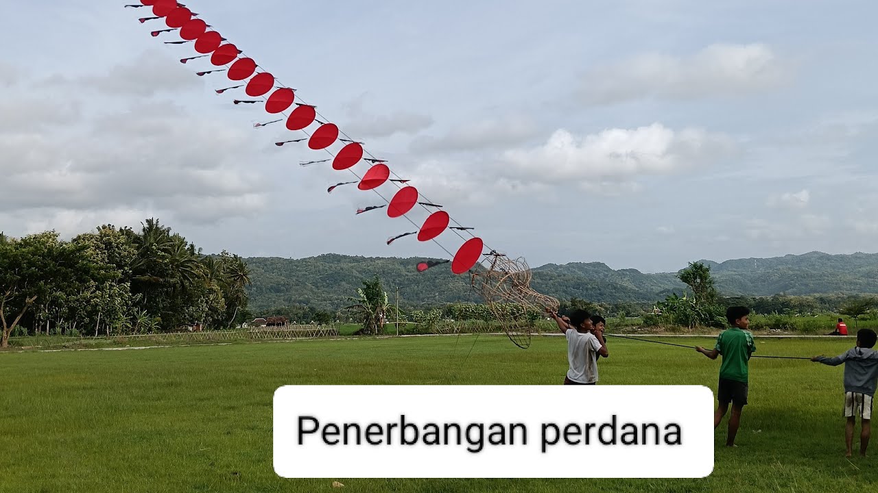 Penerbangan layangan naga yang perdana