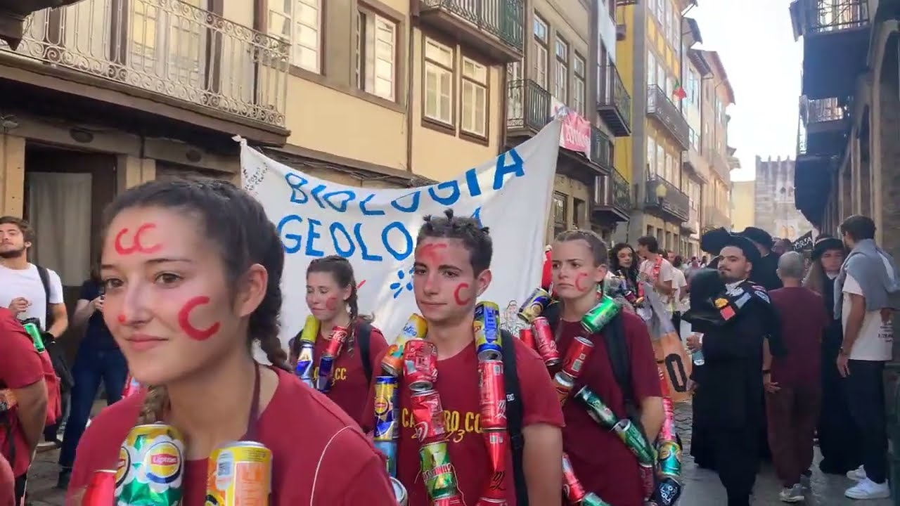 Latada da UMinho leva milhares de estudantes às ruas de Guimarães