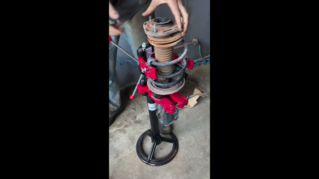 How a Spring Press Works | Auto Mechanic Tips
