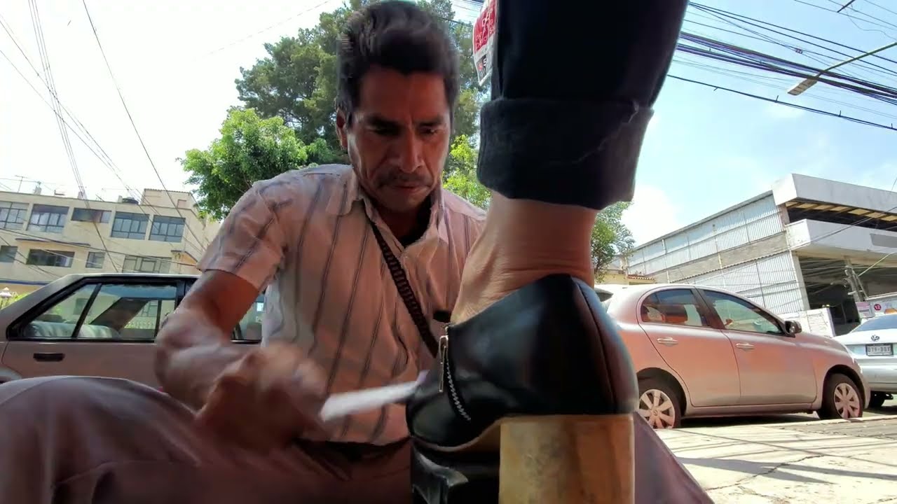 BLACK LEATHER LOW CUT BOOTS 👠 By Tomas El Buki Street Shoe Shine in Mexico City 🇲🇽 ASMR