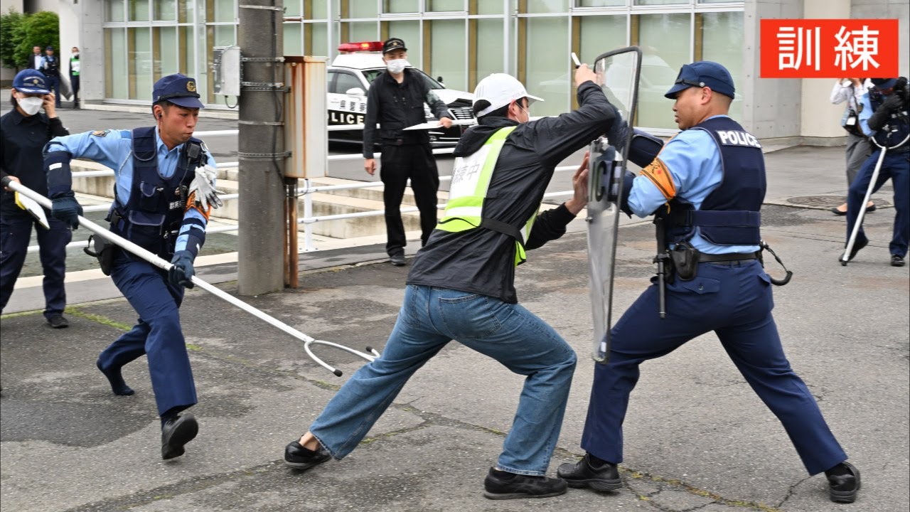 刃物不審者を逮捕の瞬間。通信指令室と現場が連携【群馬県警が初動訓練】