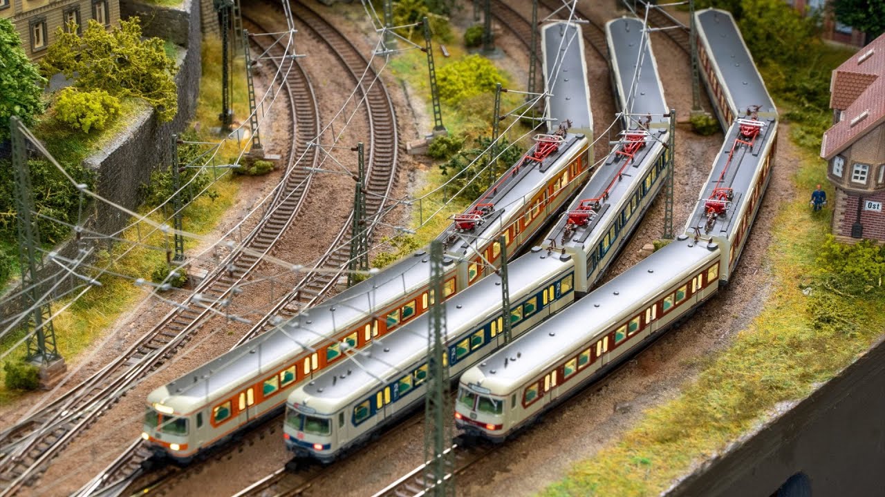 Eine S-Bahn in Spur N von Rastatt nach Taschkent - Arnold ET420 - und Schiebeplan-Wagen