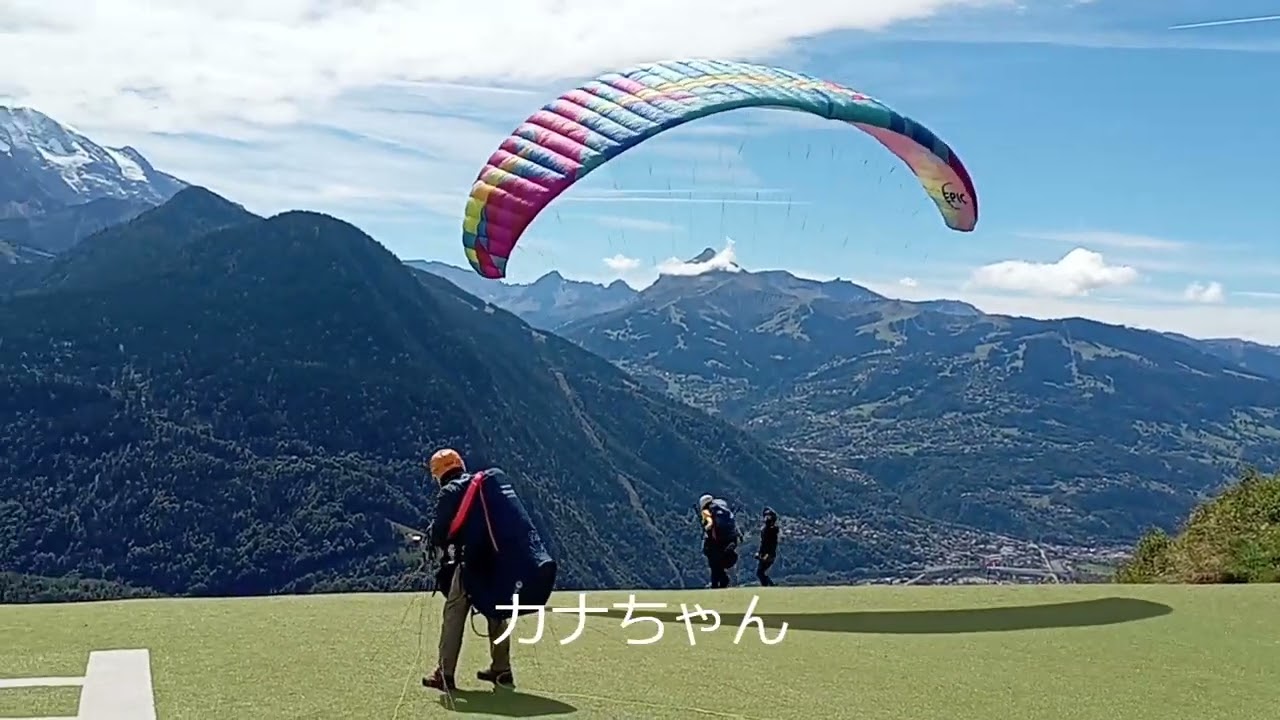 ソラトピアフランスツアー　アヌシー湖でパラグライダー　2024