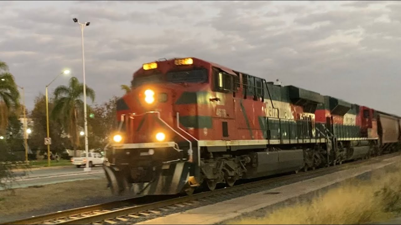 Carrusel vac&iacute;os rumbo al norte #4676 ES44AC FXE #4015 SD70ACE FXE