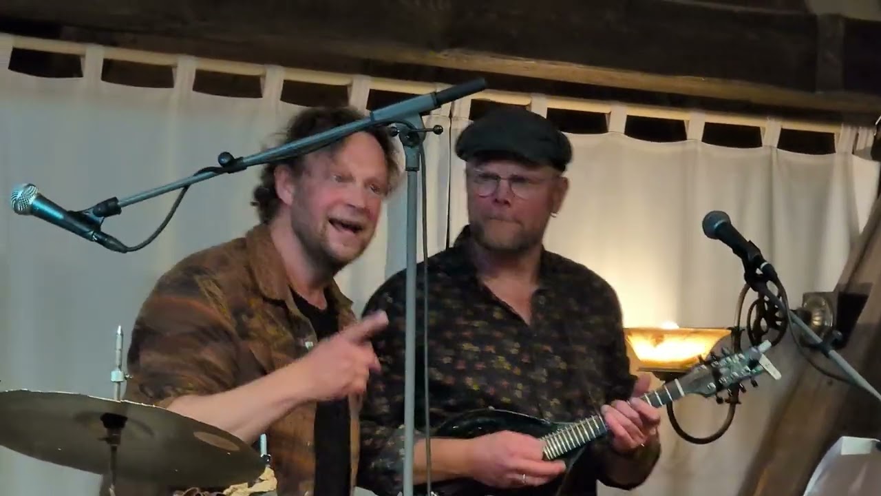 "TUMULT"  - Power Folk aus Dänemark in Fitzen