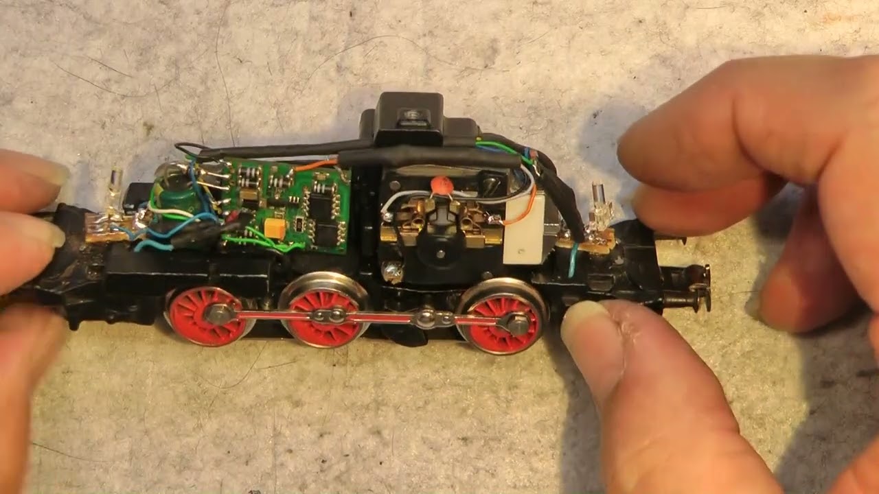 Wolfgangs Märklin Modellbahn -Märklin-V260 macht Kurzschluß,warum??