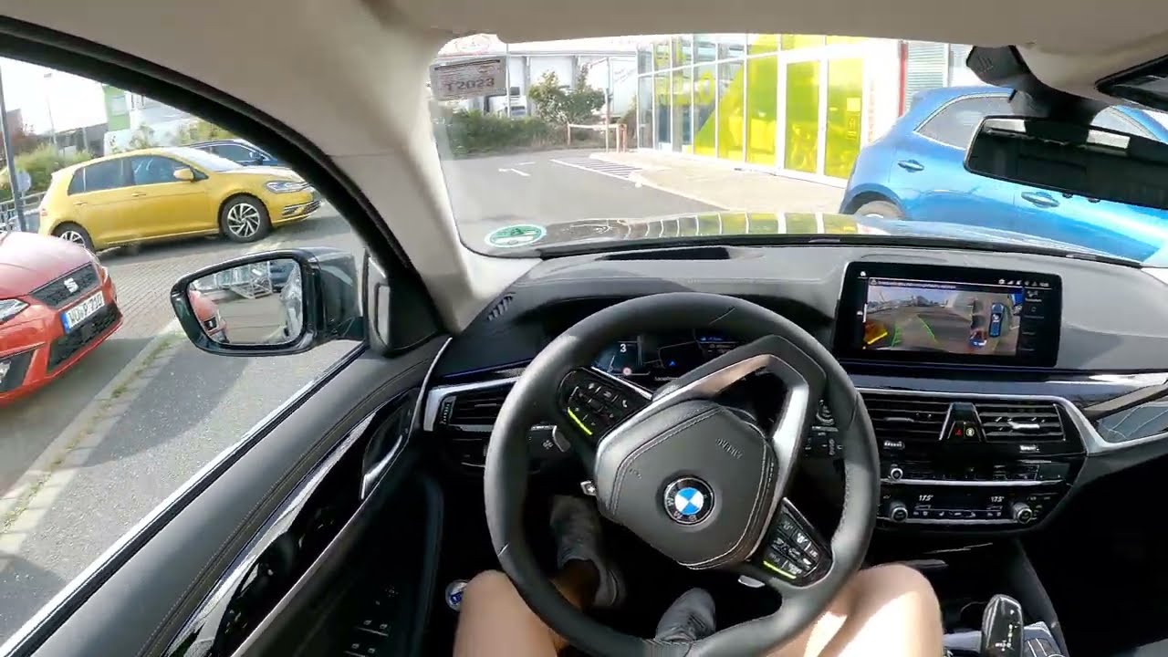 BMW Parking Assistant Plus 2023 Test - cross/lengthwise parking (BMW G31 LCI 530i)