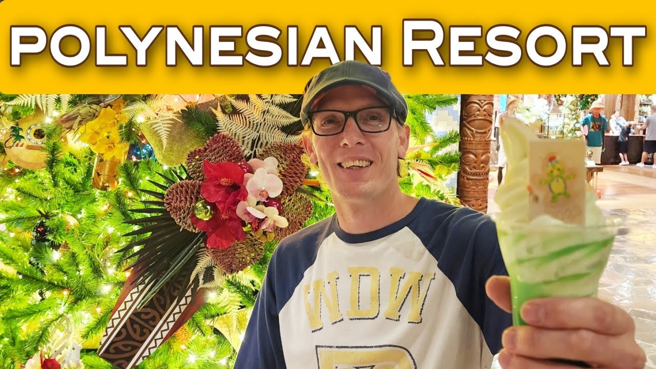 Disney's Polynesian Resort Christmas Decorations !