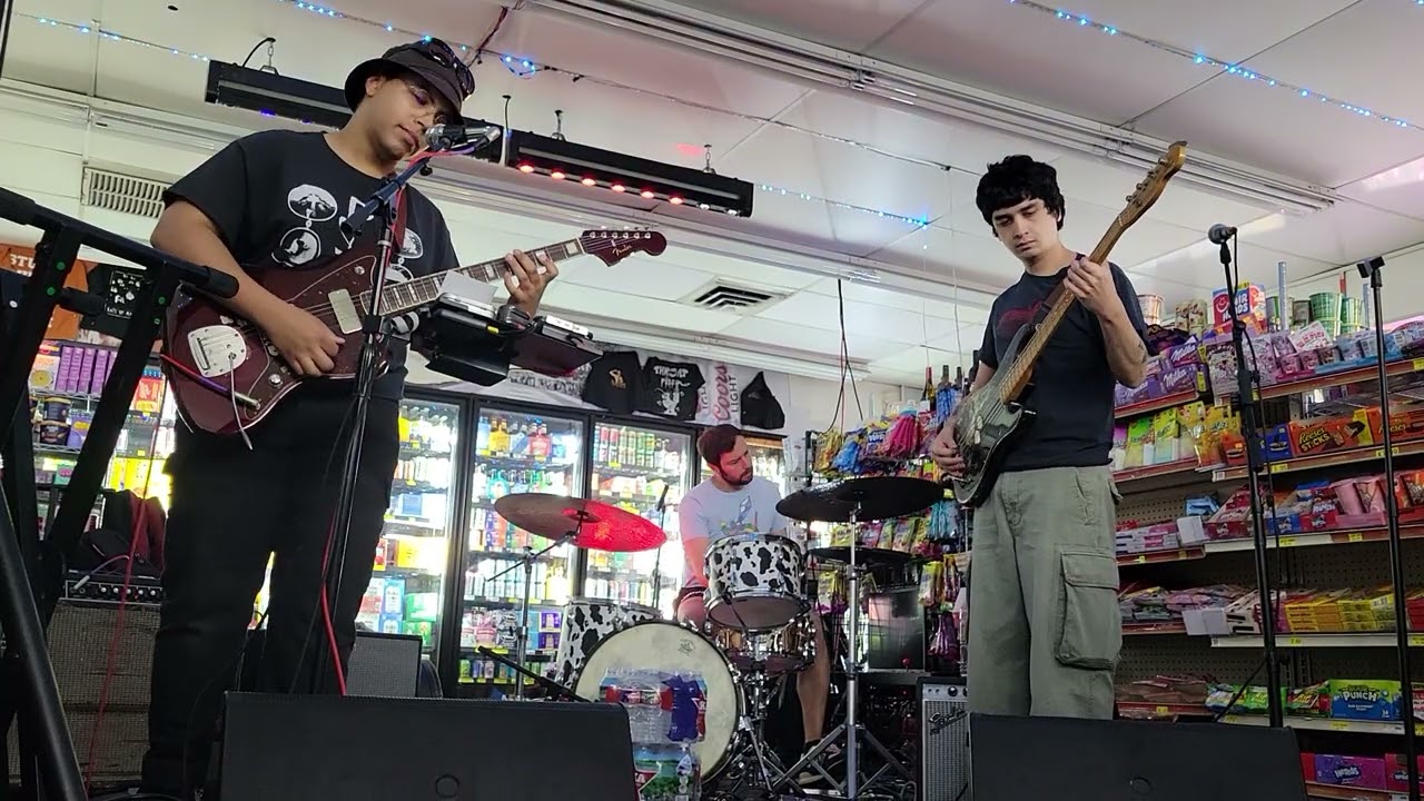 Alexalone live at Rio Market