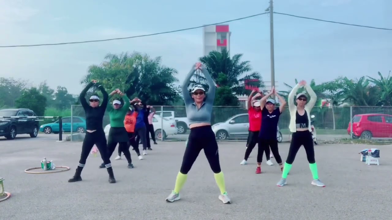 第280集｜好听的跟风曲我们再来一个😀  #阳光团队健身操 #你看你看月亮的脸 #好身材练起来 #跟风