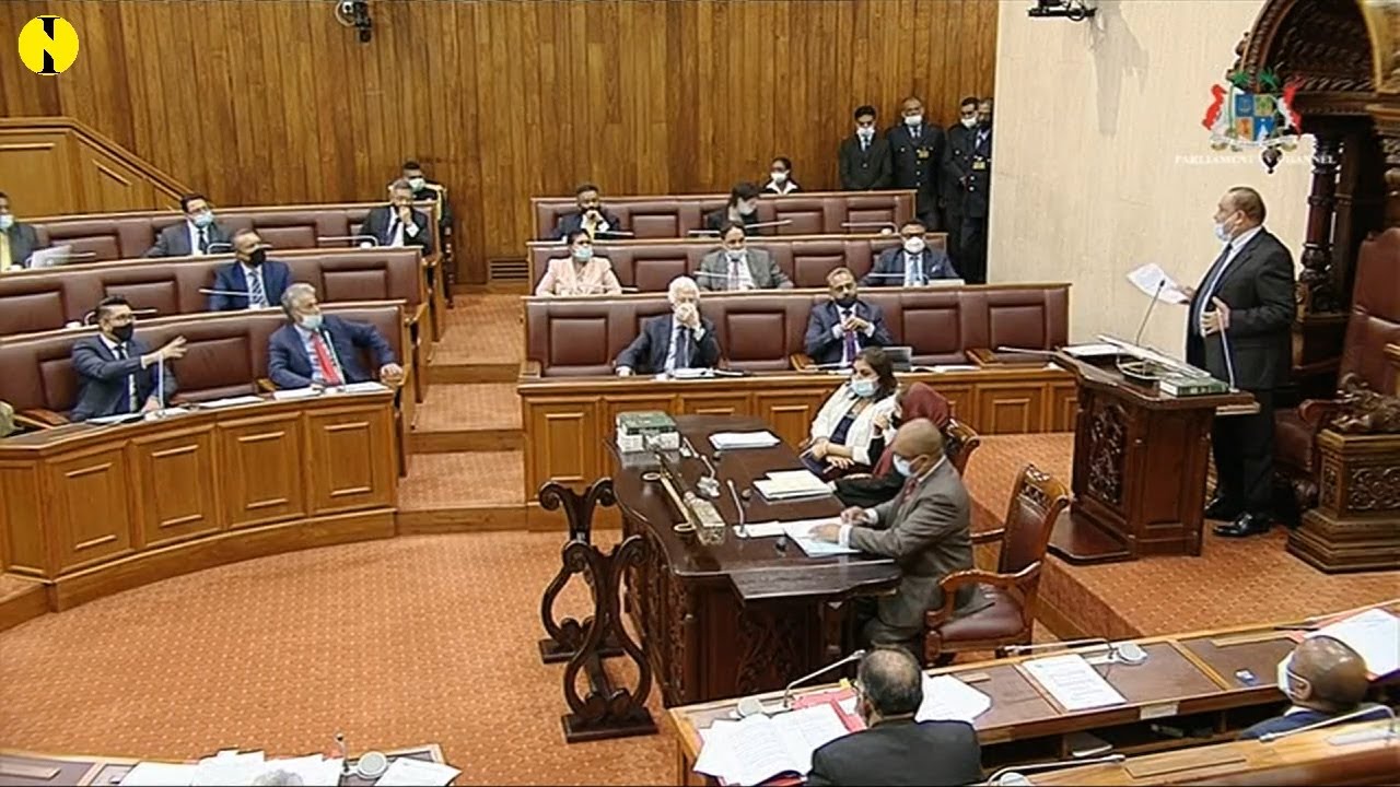 Les députés Shakeel Mohamed et Patrick Assirvaden expulsés