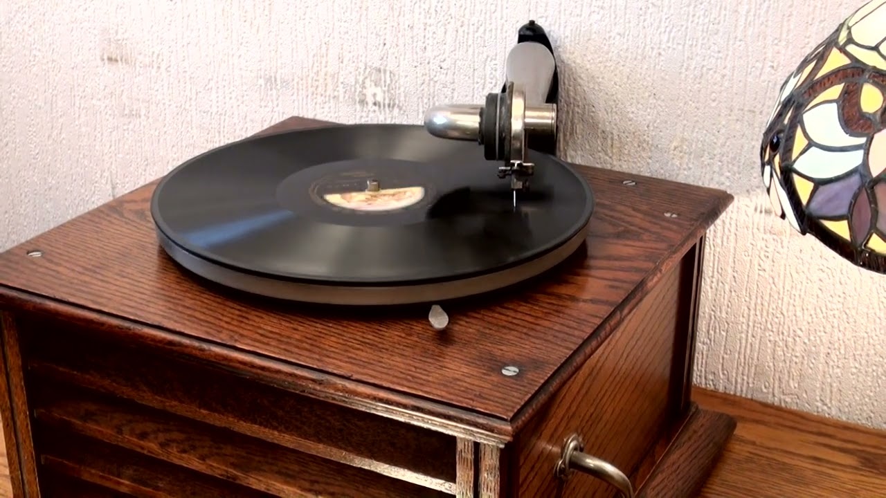 The Royal Court Orchestra, Zonophone Model 1 Gramophone