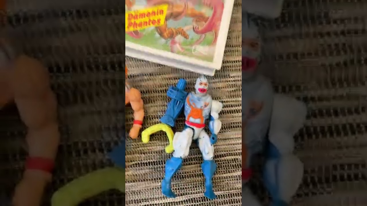 Found everything today at the flea market. Especially cool the Turtles Bootleg fig...