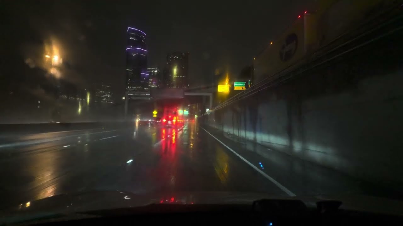 Rainy Drive on I-5 To Downtown Seattle (4K HDR HLG)