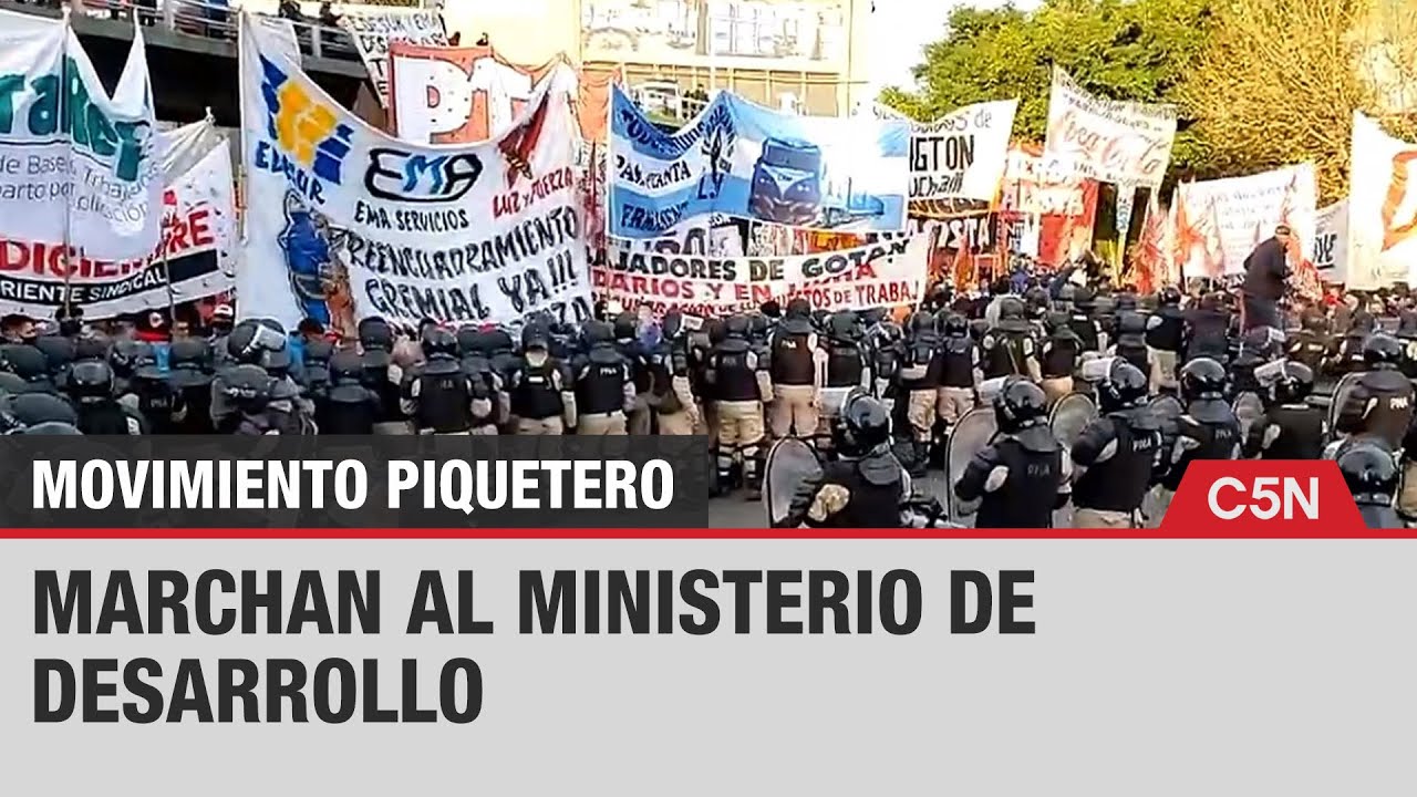 MOVIMIENTOS PIQUETEROS MARCHAN hacia el MINISTERIO de DESARROLLO