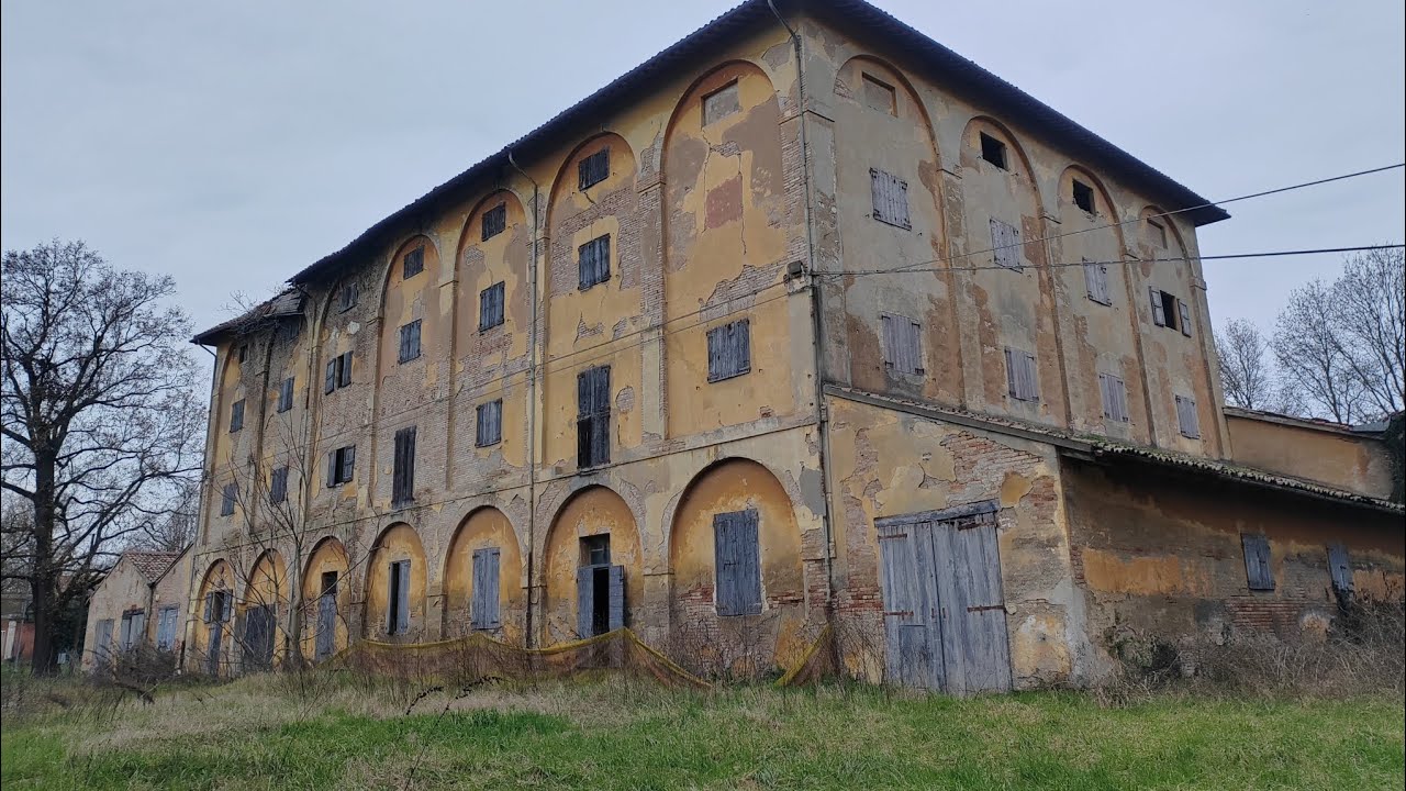ESPLORO IL PALAZZO ABBANDONATO! DOVE AL SUO INTERNO SCOPRO TANTE COSE RIMASTE E OGGETTI!