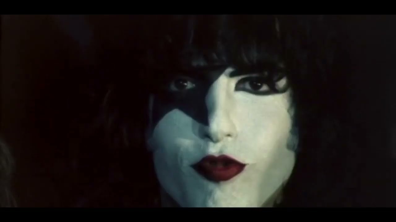 Kiss - Meet The Phantom Of The Park Backstage & Close In Park Scenes