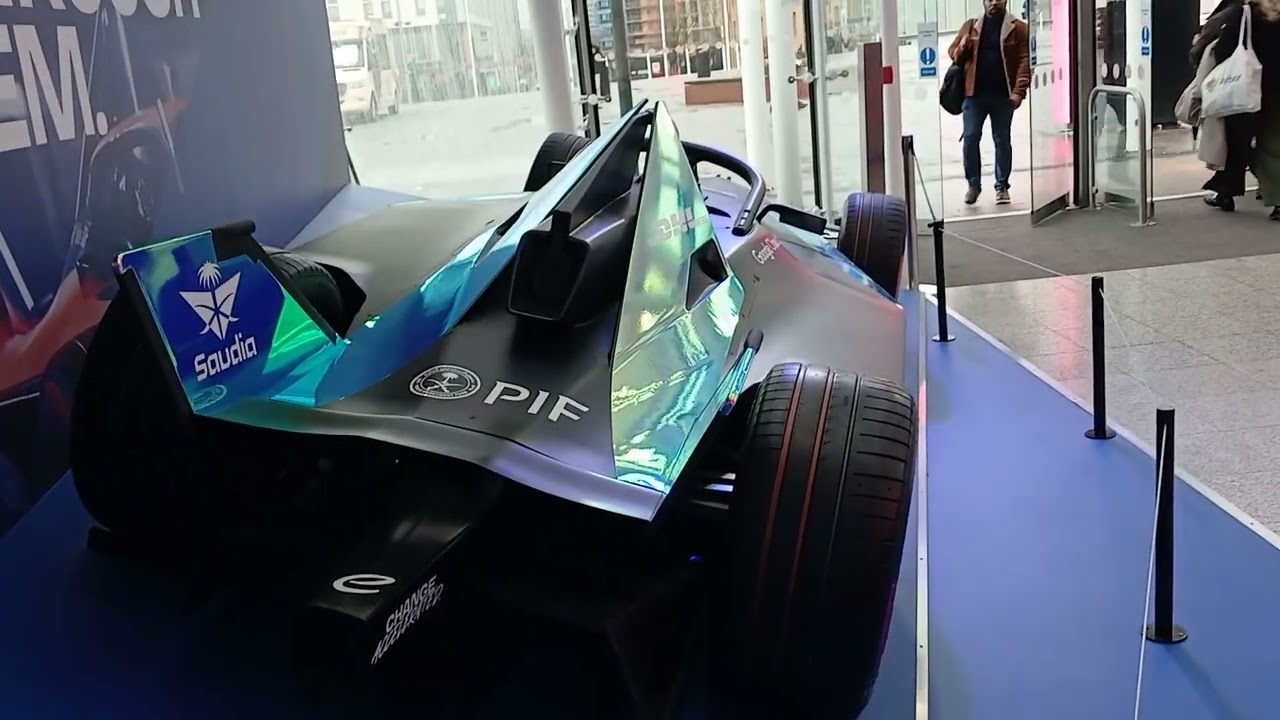 World's fastest racing car at Excel London 🇬🇧  😎 👌 🏁