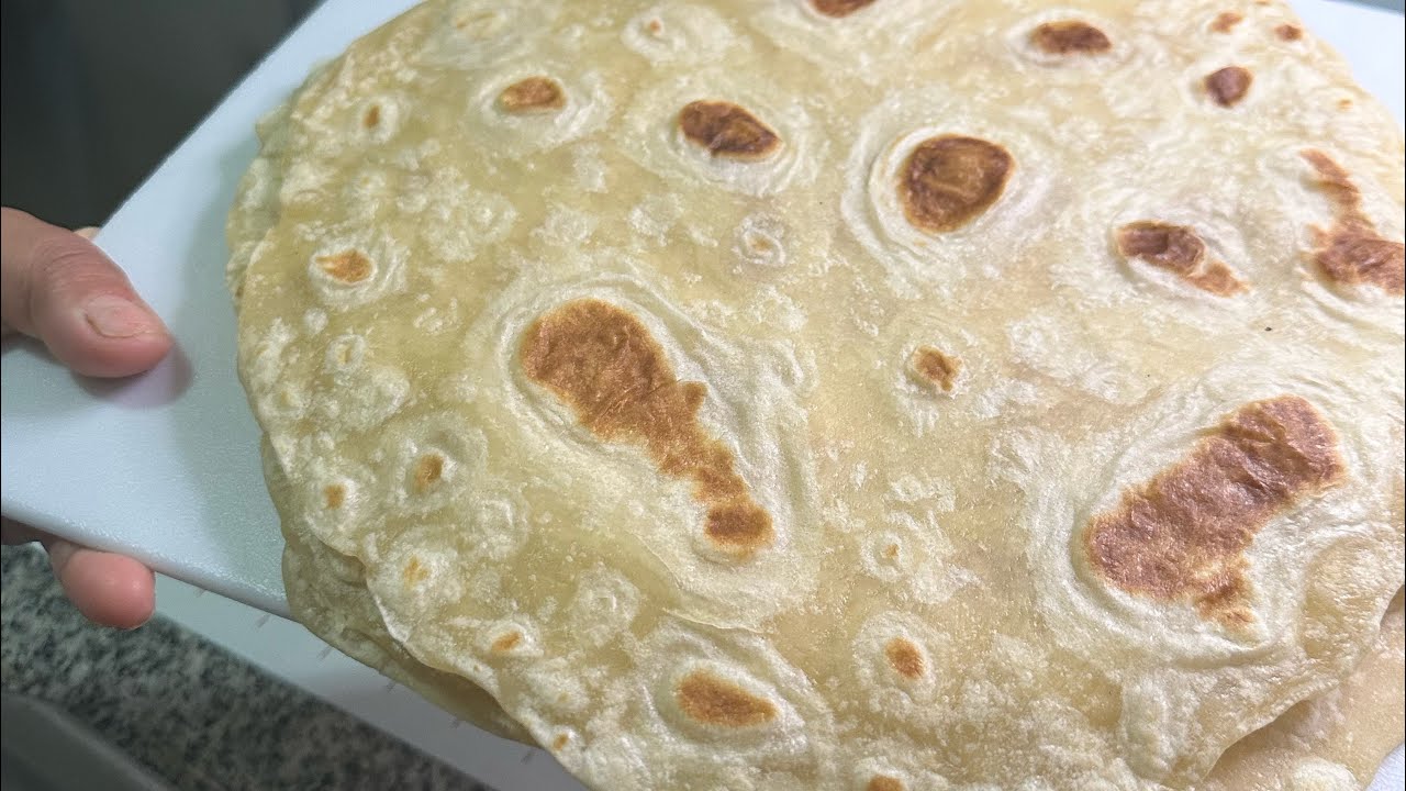 Tortillas De  Harina y Bistec    Con Jitomate Y Cebolla 