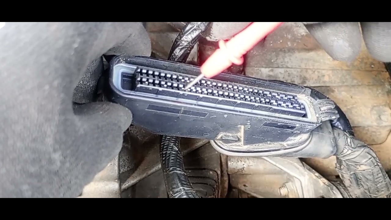 Reparación de la Computadora dañada y con fallas del Twingo 2004.
