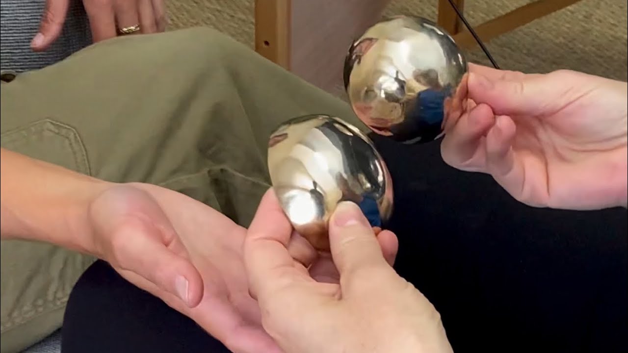Tutoriel et démo : Duo de bols kansu pour le massage ayurvédique