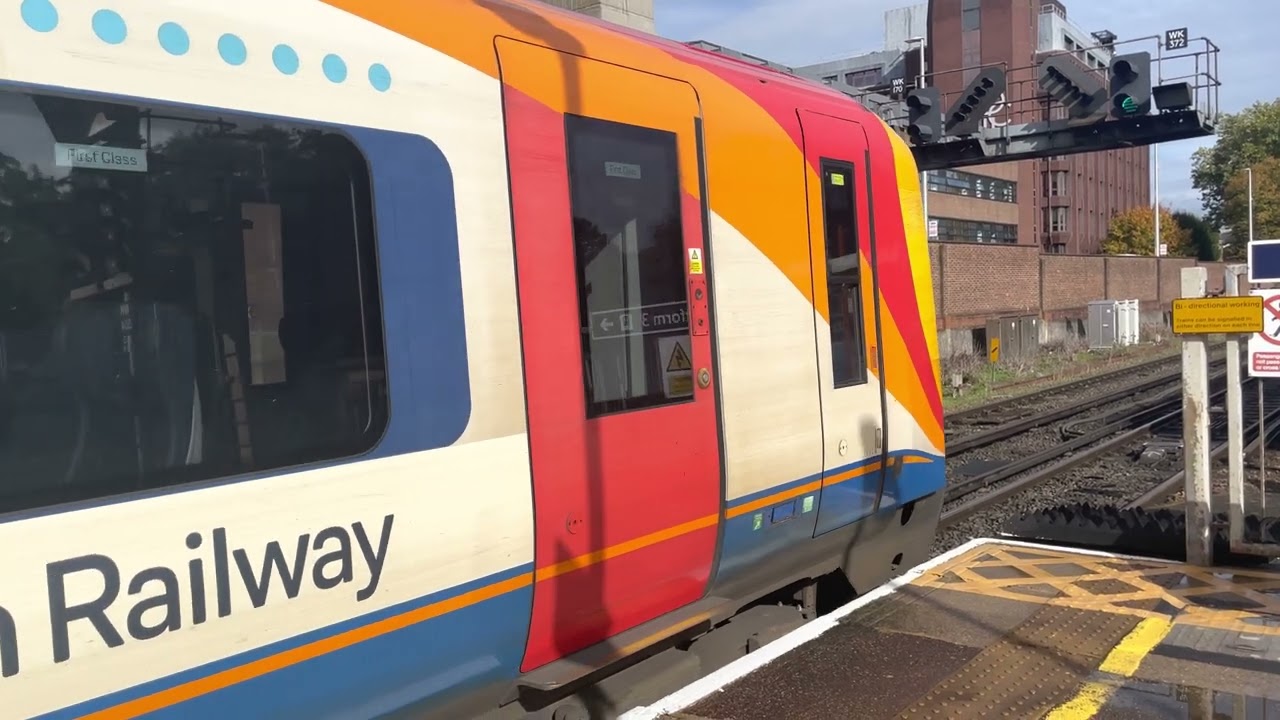 South Western Mainline: Trains at Woking - 15/10/22