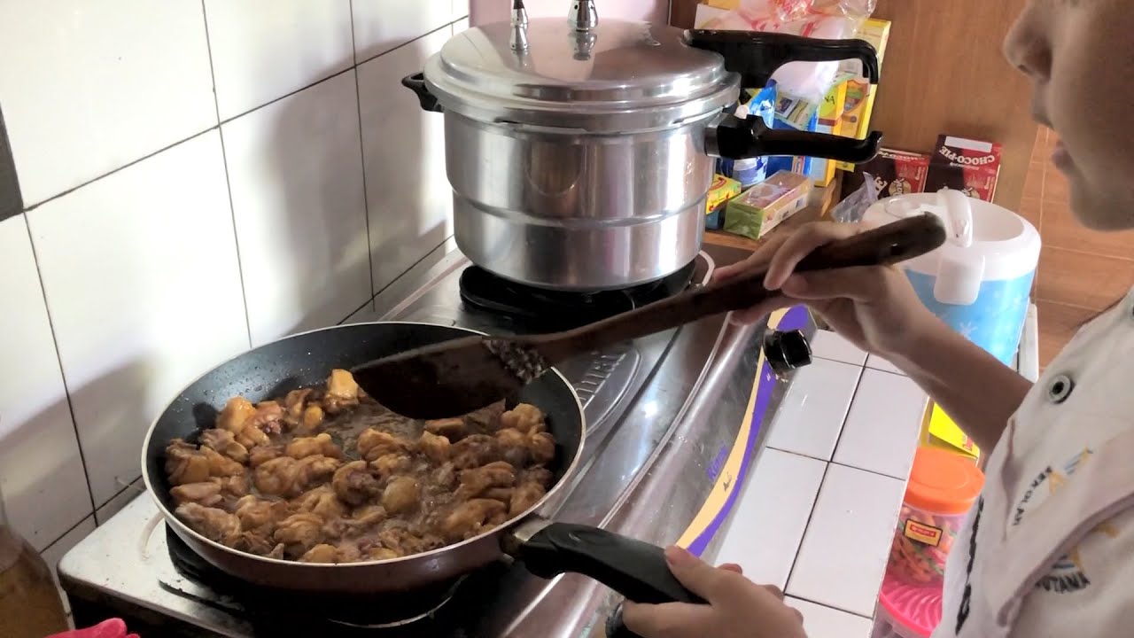 Tugas Sekolah Memasak oseng  Ayam Kecap Manis