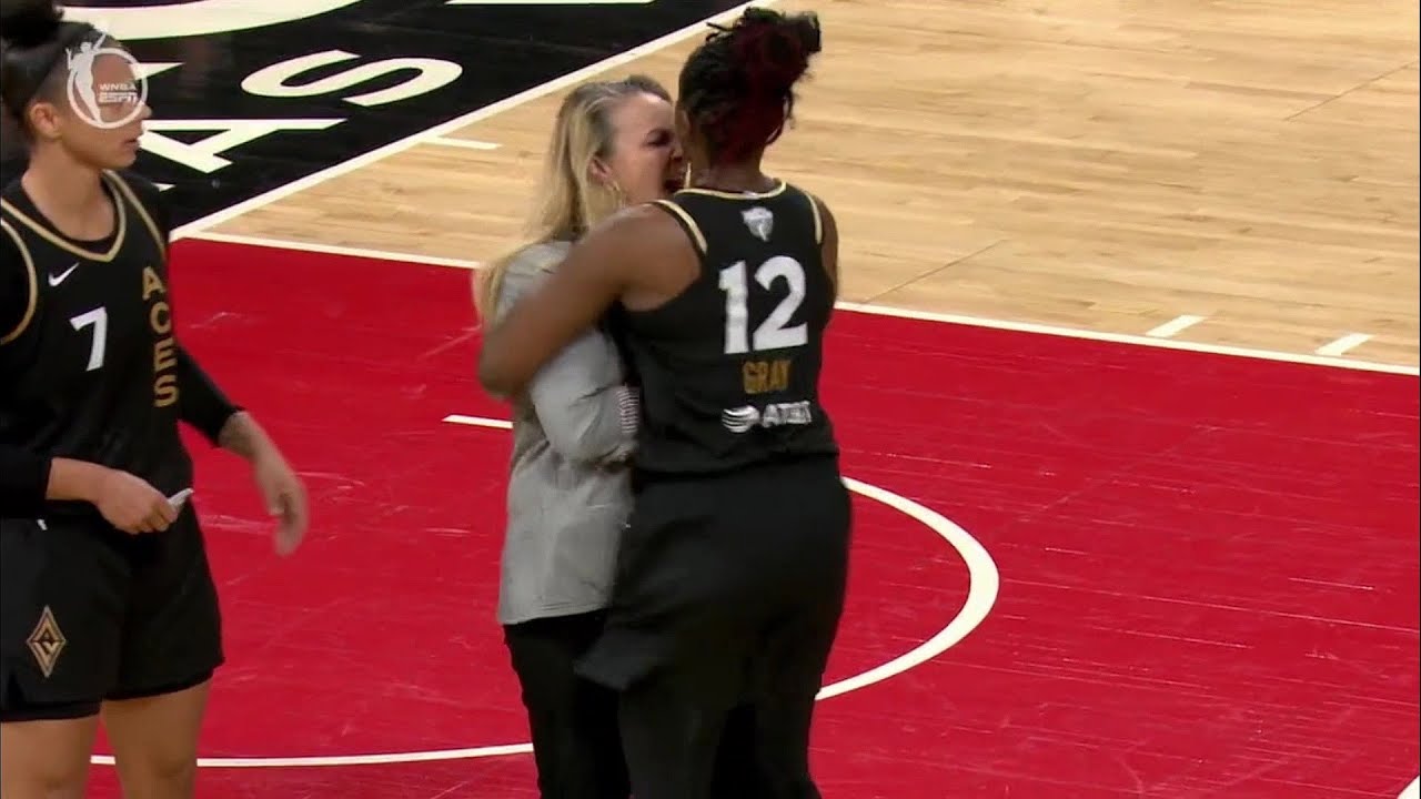 TECHNICAL As Becky Hammon HELD BACK By Team During BLOWOUT Win | WNBA Finals, LV Aces vs NY Liberty