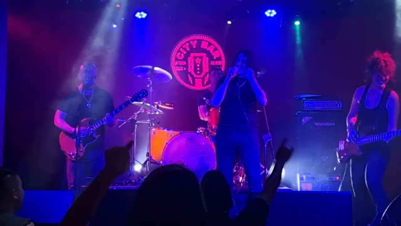 Embryo - Children of the Grave (Black Sabbath COVER) en City Bar 