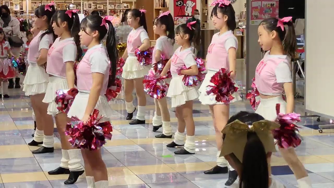 チアダンス 中学生ダンス 小学生ダンス 2026年2月8日(日)小学5年生以上の部＆フィナーレ キッズダンス 元アイドルDANCESCHOOL元気いっぱいステージで踊る アピタ系列ショッピングセンター
