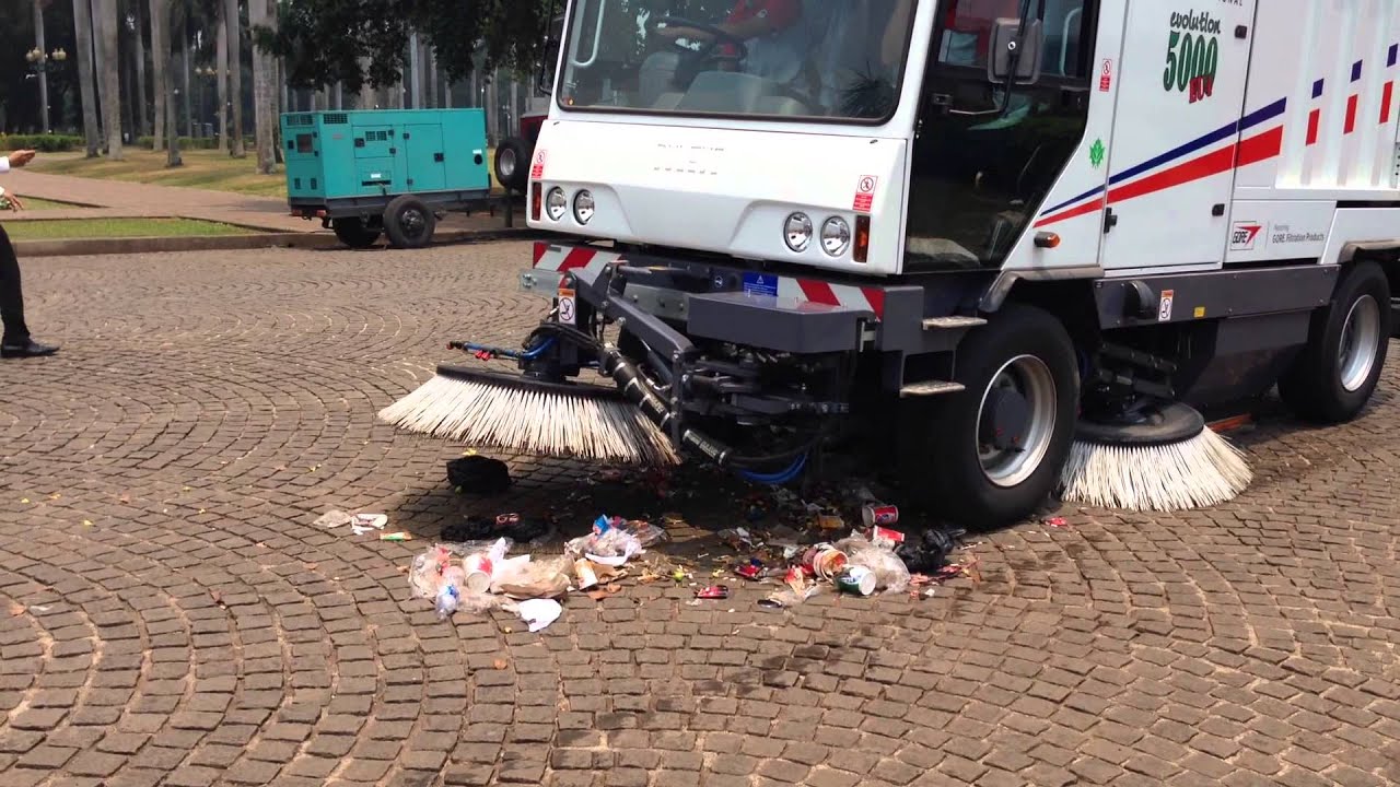 Truk Penyapu Jalan - Dulevo
