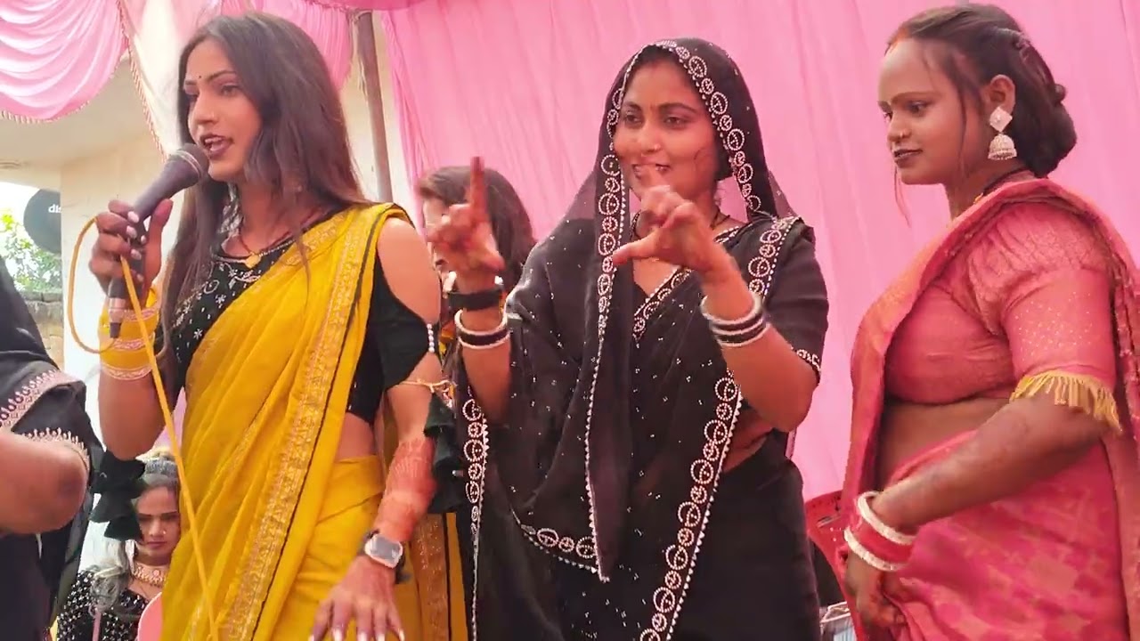 खुशबू रानी ने बहुत ही सुंदर गीत गे निधि मिश्रा के घर पर और कैसा लगा फुल आवाज करके देखेगा और कमें