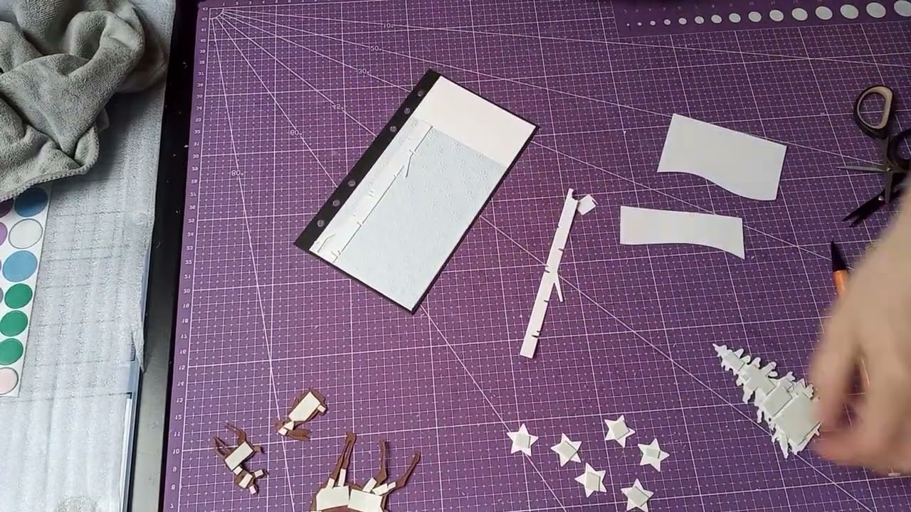 Fil Rouge @sophiecrea  forêt enneigé/étoile 