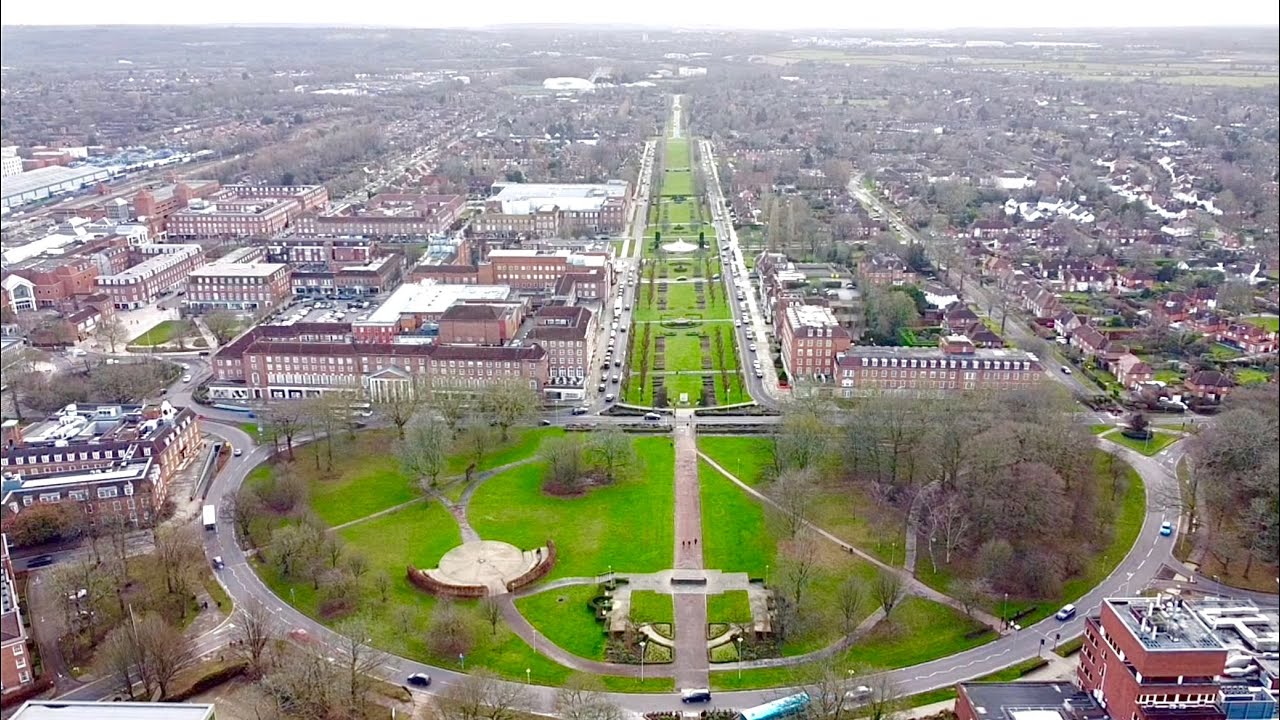 🇬🇧🏴󠁧󠁢󠁥󠁮󠁧󠁿 Welwyn Garden City - Parkway & Tesco HQ: Checkout Building