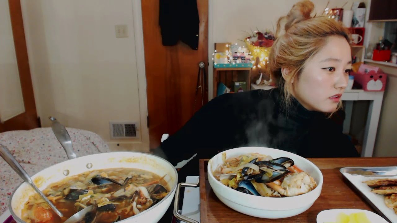 How to enjoy Jjamppong at home! (spicy seafood noodle soup)