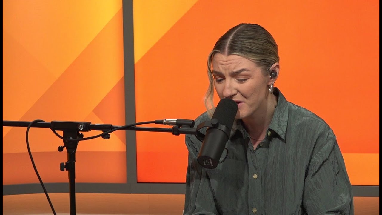 Dialekt mit Haltung: Singer-Songwriterin 