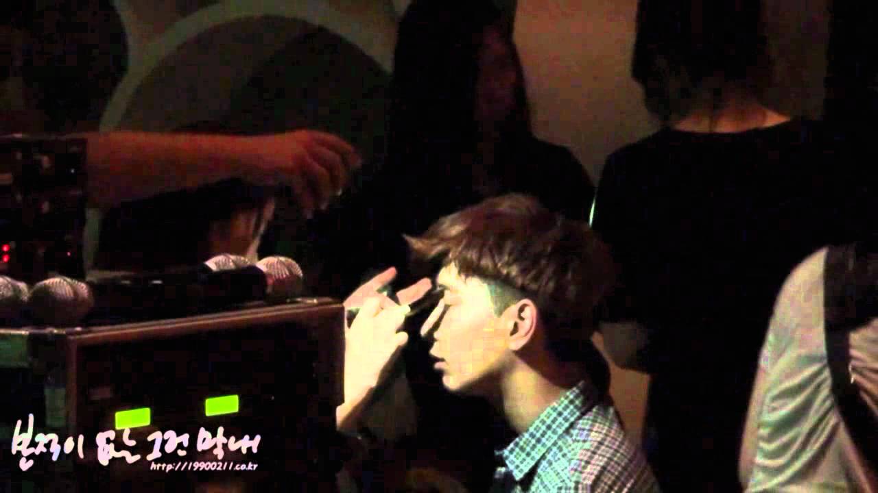 [FANCAM] 110716 Music Core - Chansung (getting his make up done)