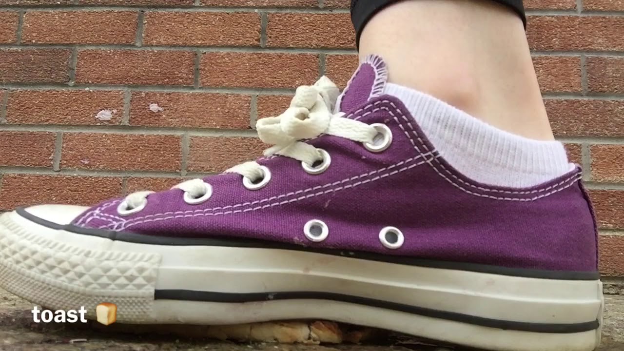 Foot crushing asmr 🥳(wearing converse shoes again)