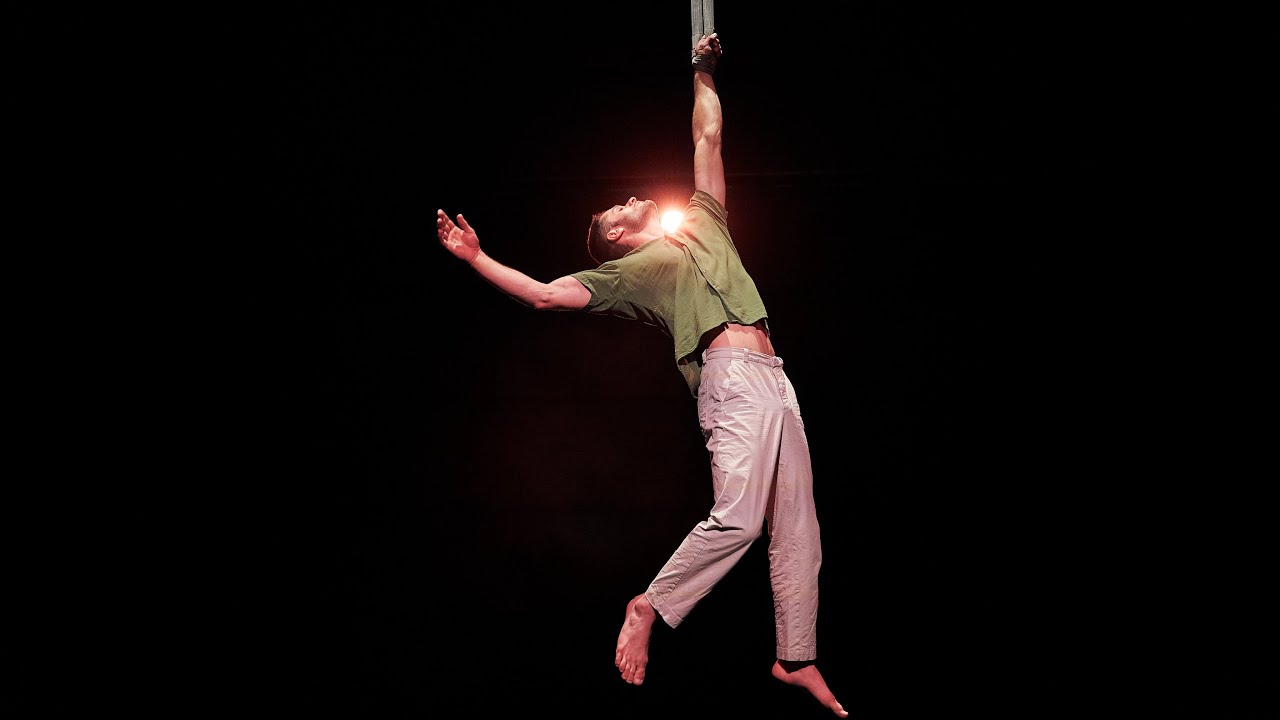 ‘Subtle Waves‘ Graduation Act by Seraphim Richter