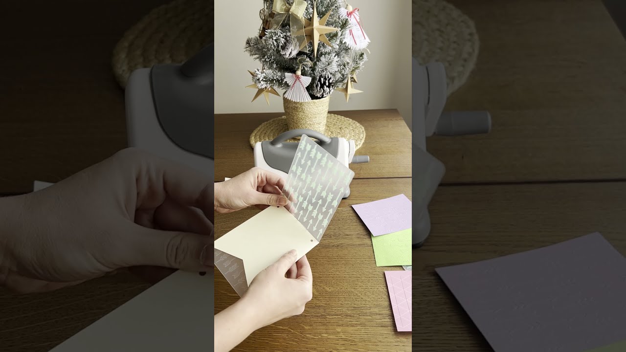 Sizzix Embossing Machine | How to Make a Texture on Paper | 3D Folders Demo