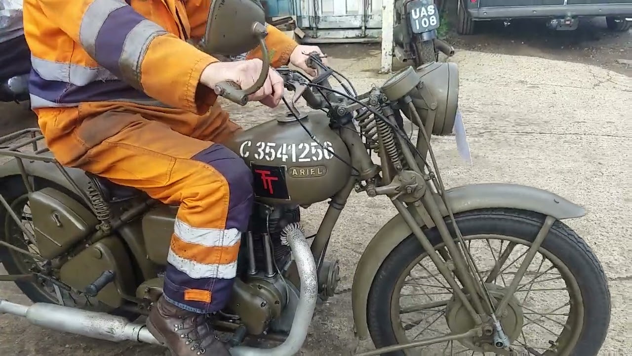 1942 Ariel W/NG 350cc at Andy Tiernans #08649ARL