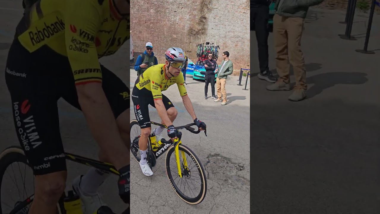 Wout Van Aert pronto alla partenza delle strade bianche