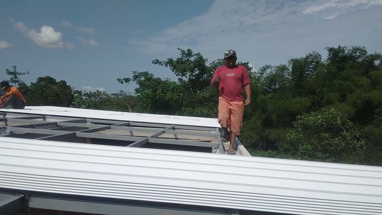 Proses pemasangan atap aderon kencana boskuuu 