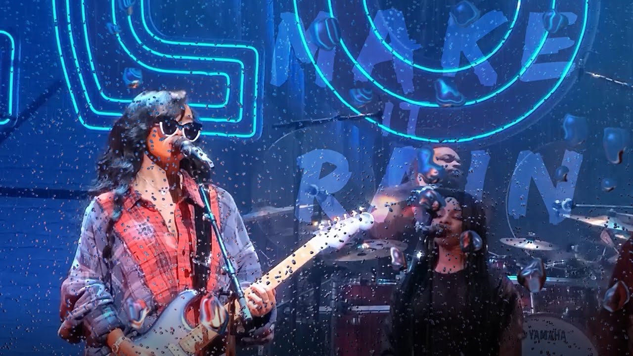 H.E.R. performs 