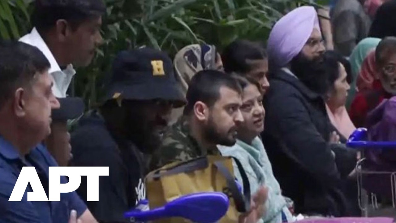 Трогательные встречи в аэропорту Дели после репатриации с Ближнего Востока | APT