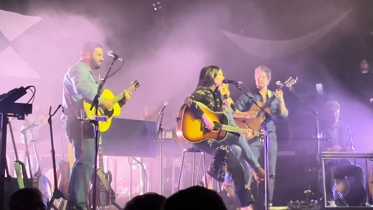 Kacey Musgraves - Follow Your Arrow (Hamburg 2024)