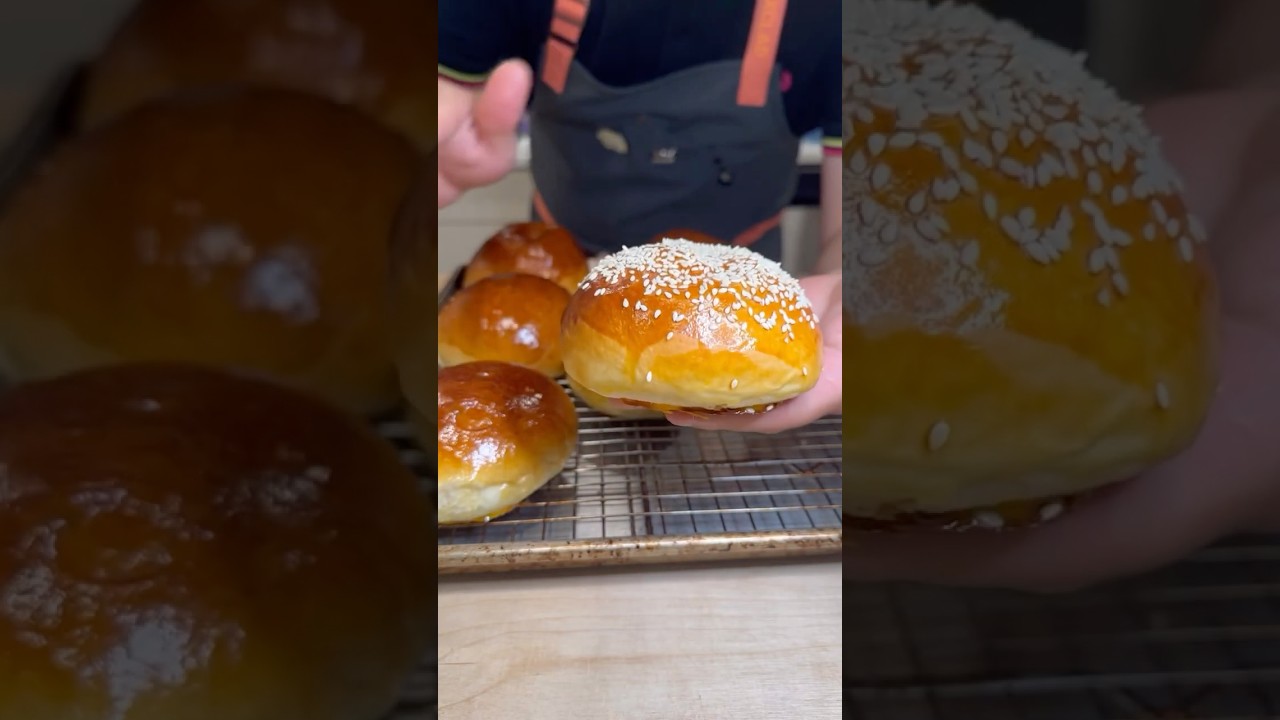 Best burger buns #milkbread #milkrolls #burgerbuns #burgerbunrecipe  recipe in the comments.